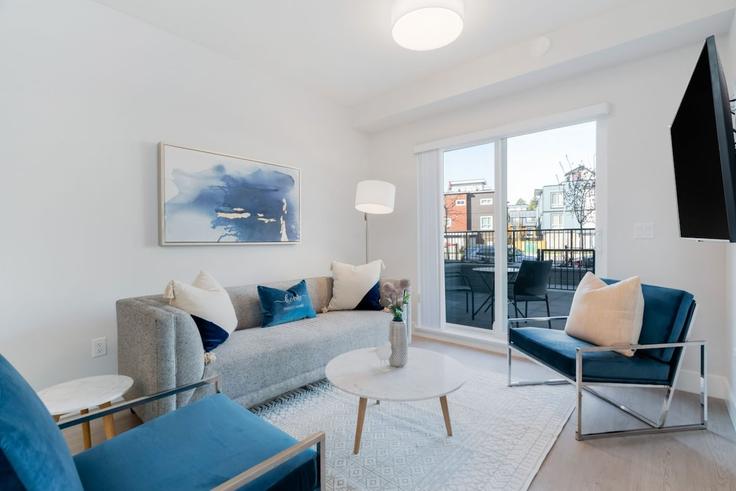 Langley, Langley에 위치한 Building 199A Street - artin-properties - 1606000 유닛의 세련된 인테리어가 돋보이는 거실
