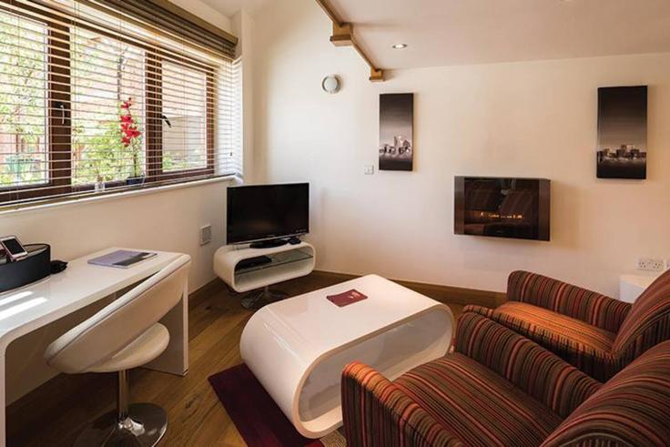 Building The Business Centre - ashbrook-serviced-apartments - 1525813 adresindeki bir dairede modern mobilyalarla zarif bir şekilde tasarlanmış oturma odası Vale of White Horse District, Didcot