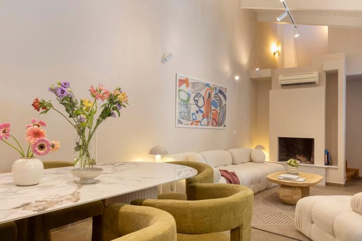 Elegantly designed living room with modern furnishings in an apartment at Building Epimenidou - athenian-villas - 1435251 in Central Athens, Athens Elegantly designed living room with modern furnishings in an apartment at Building Epimenidou - athenian-villas - 1435251 in Central Athens, Athens