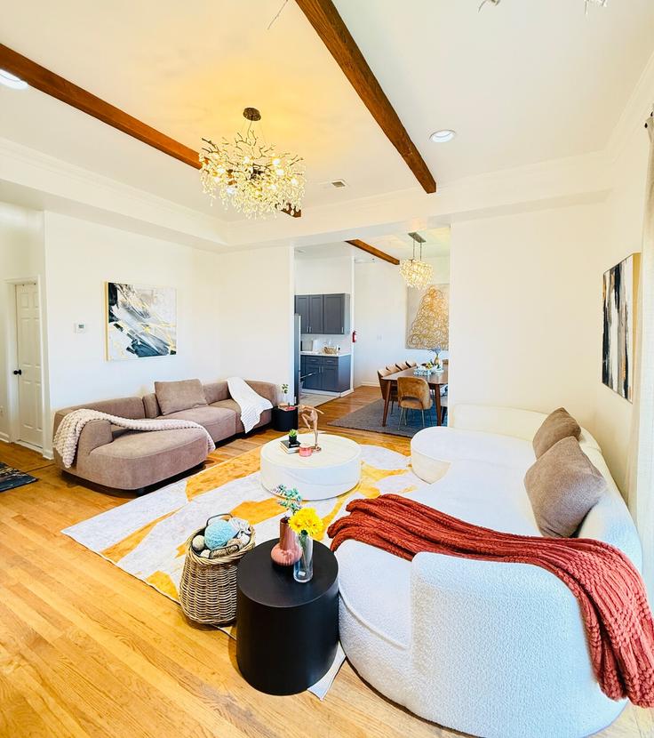 Jersey City Jersey CityのBuilding Western Avenue - atlier-living-homes - 1592287のアパートメントにある、モダンな家具を備えたエレガントなデザインのリビングルーム