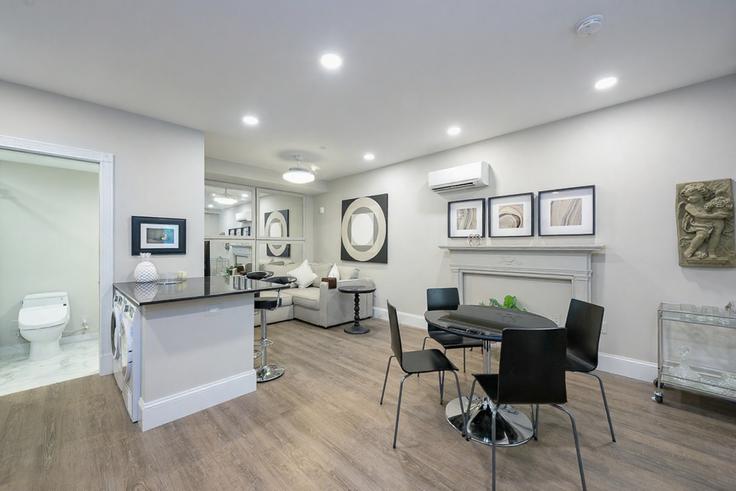 Building Corcoran Street Northwest - attache-corporate-housing - 1631304 adresindeki bir dairede modern mobilyalarla zarif bir şekilde tasarlanmış oturma odası Washington, Washington Building Corcoran Street Northwest - attache-corporate-housing - 1631304 adresindeki bir dairede modern mobilyalarla zarif bir şekilde tasarlanmış oturma odası Washington, Washington