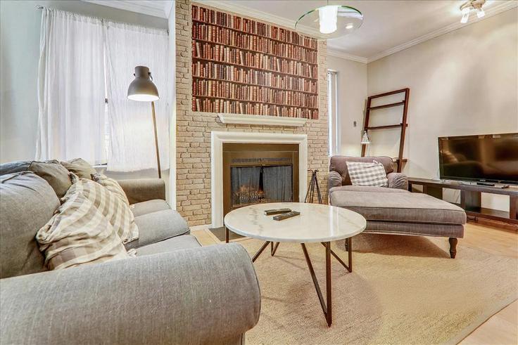 Elegante sala de estar con mobiliario moderno en un apartamento en Building Columbia Road Northwest - attache-corporate-housing - 1694738 en Washington, Washington Elegante sala de estar con mobiliario moderno en un apartamento en Building Columbia Road Northwest - attache-corporate-housing - 1694738 en Washington, Washington