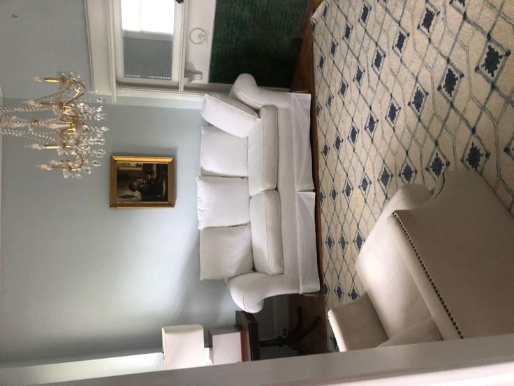 Elegant gestaltetes Wohnzimmer mit moderner Einrichtung in einer Wohnung im Building 5th Street Northeast - attache-corporate-housing - 1610327 in Washington, Washington Elegant gestaltetes Wohnzimmer mit moderner Einrichtung in einer Wohnung im Building 5th Street Northeast - attache-corporate-housing - 1610327 in Washington, Washington