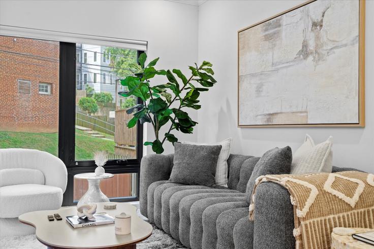 Washington, Washington에 위치한 Building 39th Street Northwest - attache-corporate-housing - 1587668 유닛의 세련된 인테리어가 돋보이는 거실 Washington, Washington에 위치한 Building 39th Street Northwest - attache-corporate-housing - 1587668 유닛의 세련된 인테리어가 돋보이는 거실