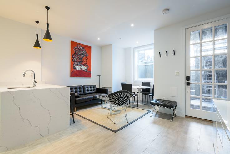 Salle de séjour élégante avec mobilier moderne dans un appartement à Building S Street Northwest - attache-corporate-housing - 1587663 à Washington, Washington Salle de séjour élégante avec mobilier moderne dans un appartement à Building S Street Northwest - attache-corporate-housing - 1587663 à Washington, Washington