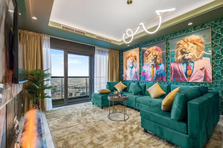 Business Bay, Dubai에 위치한 Building Al Mustaqbal Street - aurora - 1499267 유닛의 세련된 인테리어가 돋보이는 거실 Business Bay, Dubai에 위치한 Building Al Mustaqbal Street - aurora - 1499267 유닛의 세련된 인테리어가 돋보이는 거실