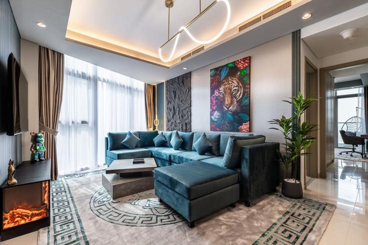 Building Al Mustaqbal Street - aurora - 1499269 adresindeki bir dairede modern mobilyalarla zarif bir şekilde tasarlanmış oturma odası Business Bay, Dubai Building Al Mustaqbal Street - aurora - 1499269 adresindeki bir dairede modern mobilyalarla zarif bir şekilde tasarlanmış oturma odası Business Bay, Dubai