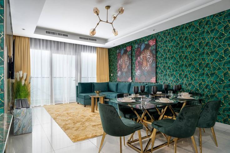 Dubai Business BayのBuilding Al Mustaqbal Street - aurora - 1499272のアパートメントにある、モダンな家具を備えたエレガントなデザインのリビングルーム