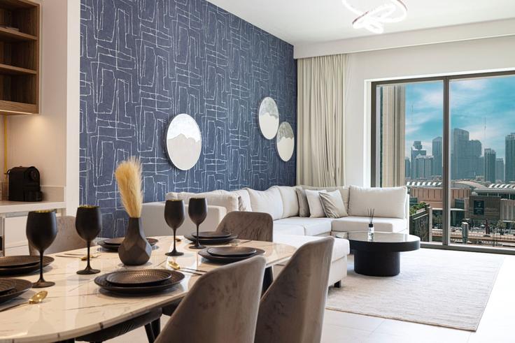 Sala de estar elegantemente projetada com móveis modernos em um apartamento no Building Tariaq Bedon Esm - aurora - 1499284 em Za'abeel, Dubai