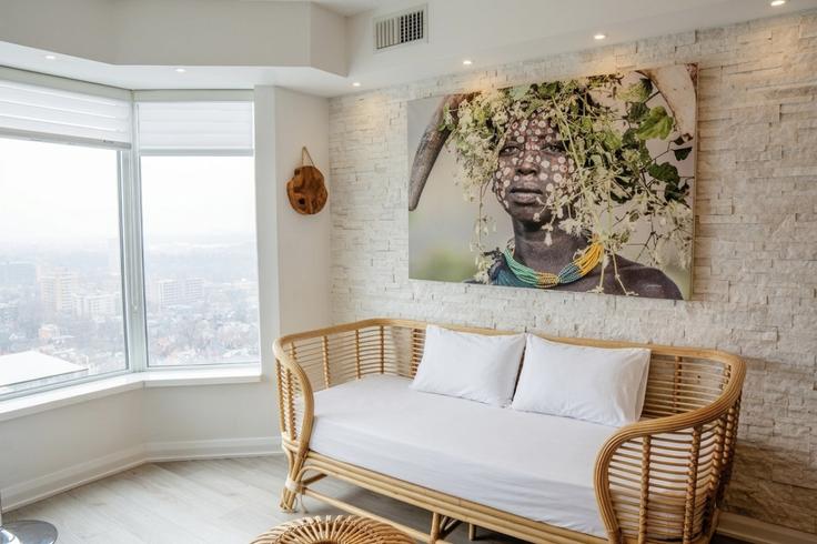 Old Toronto, Toronto에 위치한 Building Yorkville Avenue - avalon-suites - 1559016 유닛의 세련된 인테리어가 돋보이는 거실