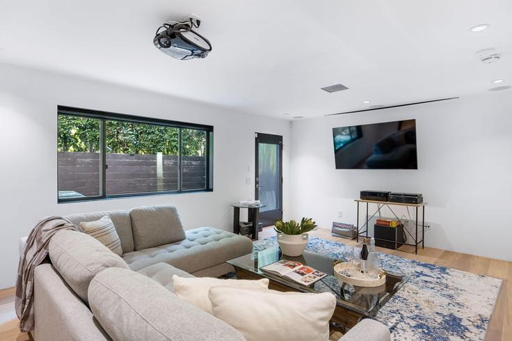 Los Angeles Los AngelesのBuilding Kings Road - avantstay - 1038630 - LAXのアパートメントにある、モダンな家具を備えたエレガントなデザインのリビングルーム Los Angeles Los AngelesのBuilding Kings Road - avantstay - 1038630 - LAXのアパートメントにある、モダンな家具を備えたエレガントなデザインのリビングルーム