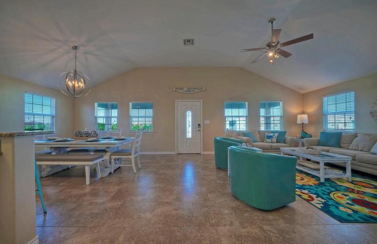 Port Aransas, Port Aransas에 위치한 Building Sea Shell Drive - avantstay - 1027361 - USA 유닛의 세련된 인테리어가 돋보이는 거실