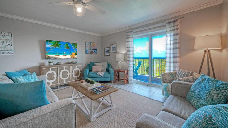 Building Island Retreat Court - avantstay - 1404626 adresindeki bir dairede modern mobilyalarla zarif bir şekilde tasarlanmış oturma odası Port Aransas, Port Aransas