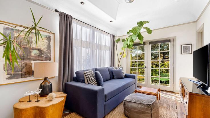 Elegantly designed living room with modern furnishings in an apartment at Building Maltman Avenue - avantstay - 1399973 in Los Angeles, Los Angeles