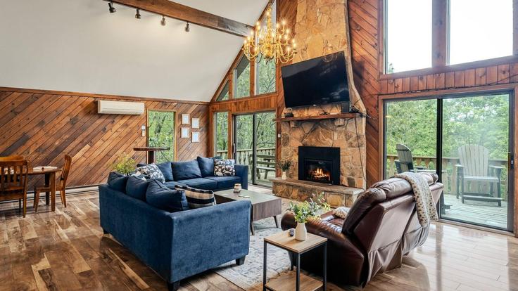 Building Skye Drive - avantstay - 1027010 - USA adresindeki bir dairede modern mobilyalarla zarif bir şekilde tasarlanmış oturma odası Lake Harmony, Lake Harmony