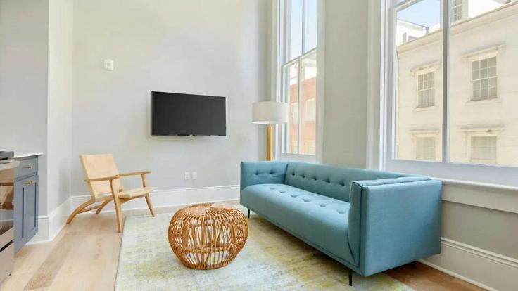 Building Canal Street - avantstay - 1399921 adresindeki bir dairede modern mobilyalarla zarif bir şekilde tasarlanmış oturma odası New Orleans, New Orleans Building Canal Street - avantstay - 1399921 adresindeki bir dairede modern mobilyalarla zarif bir şekilde tasarlanmış oturma odası New Orleans, New Orleans
