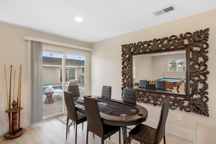 Building Marcus Drive - avantstay - 1039704 - LAX adresindeki bir dairede modern mobilyalarla zarif bir şekilde tasarlanmış oturma odası Temecula, Temecula Building Marcus Drive - avantstay - 1039704 - LAX adresindeki bir dairede modern mobilyalarla zarif bir şekilde tasarlanmış oturma odası Temecula, Temecula