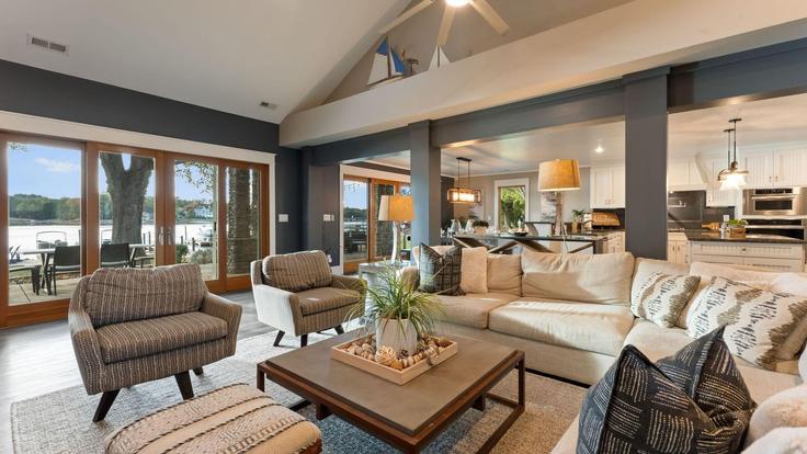 Building Sandy Shore Drive - avantstay - 1399974 adresindeki bir dairede modern mobilyalarla zarif bir şekilde tasarlanmış oturma odası Lake Norman of Iredell, Lake Norman of Iredell Building Sandy Shore Drive - avantstay - 1399974 adresindeki bir dairede modern mobilyalarla zarif bir şekilde tasarlanmış oturma odası Lake Norman of Iredell, Lake Norman of Iredell