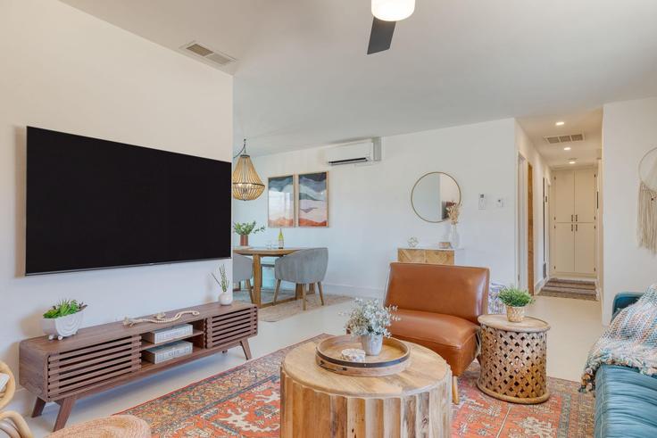 Building Alta Mesa Drive - avantstay - 1028443 - LAX adresindeki bir dairede modern mobilyalarla zarif bir şekilde tasarlanmış oturma odası Joshua Tree, Joshua Tree Building Alta Mesa Drive - avantstay - 1028443 - LAX adresindeki bir dairede modern mobilyalarla zarif bir şekilde tasarlanmış oturma odası Joshua Tree, Joshua Tree