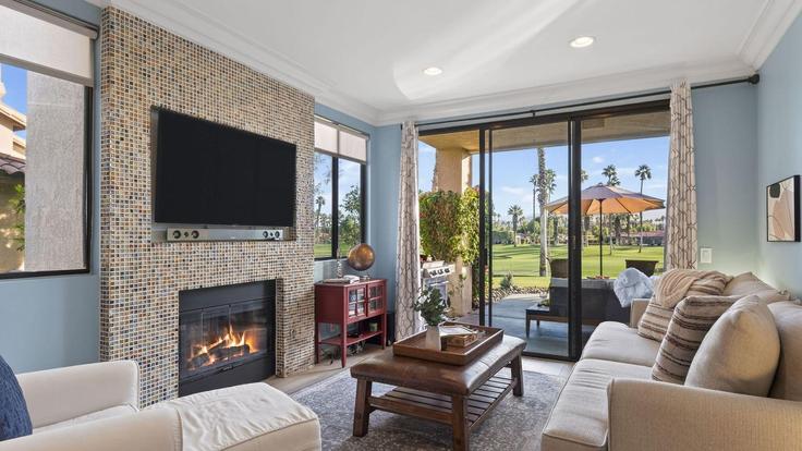 Building Crocus Lane - avantstay - 1397005 adresindeki bir dairede modern mobilyalarla zarif bir şekilde tasarlanmış oturma odası Palm Desert, Palm Desert Building Crocus Lane - avantstay - 1397005 adresindeki bir dairede modern mobilyalarla zarif bir şekilde tasarlanmış oturma odası Palm Desert, Palm Desert