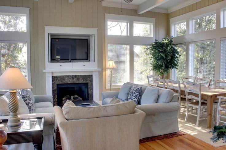 Building 24th Avenue - avantstay - 1027561 - USA adresindeki bir dairede modern mobilyalarla zarif bir şekilde tasarlanmış oturma odası Isle of Palms, Isle of Palms Building 24th Avenue - avantstay - 1027561 - USA adresindeki bir dairede modern mobilyalarla zarif bir şekilde tasarlanmış oturma odası Isle of Palms, Isle of Palms