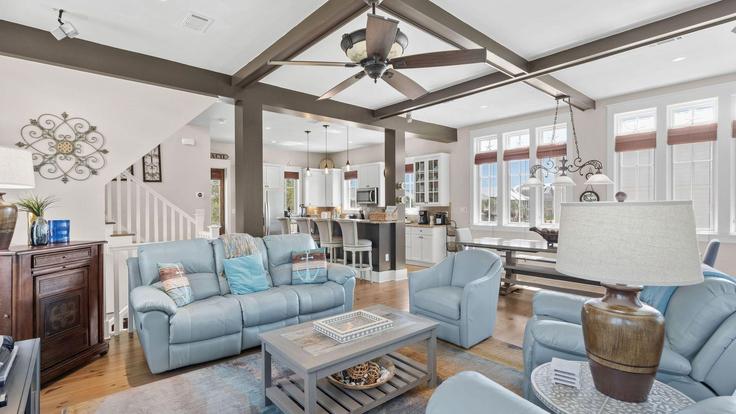 Sala de estar elegantemente projetada com móveis modernos em um apartamento no Building Cypress Drive - avantstay - 1398423 em Santa Rosa Beach, Santa Rosa Beach Sala de estar elegantemente projetada com móveis modernos em um apartamento no Building Cypress Drive - avantstay - 1398423 em Santa Rosa Beach, Santa Rosa Beach