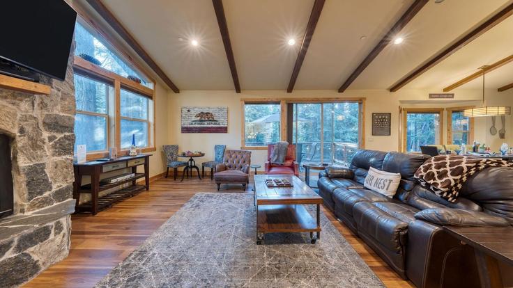 Building 10th Avenue - avantstay - 1399979 adresindeki bir dairede modern mobilyalarla zarif bir şekilde tasarlanmış oturma odası Tahoma, Tahoma Building 10th Avenue - avantstay - 1399979 adresindeki bir dairede modern mobilyalarla zarif bir şekilde tasarlanmış oturma odası Tahoma, Tahoma