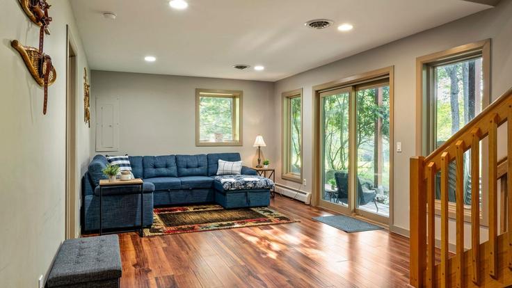 Elegant gestaltetes Wohnzimmer mit moderner Einrichtung in einer Wohnung im Building Rockridge Road - avantstay - 1403932 in Lake Harmony, Lake Harmony Elegant gestaltetes Wohnzimmer mit moderner Einrichtung in einer Wohnung im Building Rockridge Road - avantstay - 1403932 in Lake Harmony, Lake Harmony