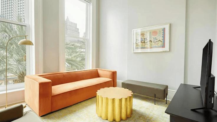 Building Canal Street - avantstay - 1399887 adresindeki bir dairede modern mobilyalarla zarif bir şekilde tasarlanmış oturma odası New Orleans, New Orleans Building Canal Street - avantstay - 1399887 adresindeki bir dairede modern mobilyalarla zarif bir şekilde tasarlanmış oturma odası New Orleans, New Orleans