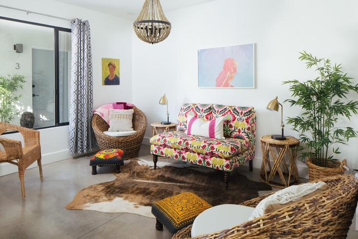 Building South Camino Real - avantstay - 1027876 - LAX adresindeki bir dairede modern mobilyalarla zarif bir şekilde tasarlanmış oturma odası Palm Springs, Palm Springs