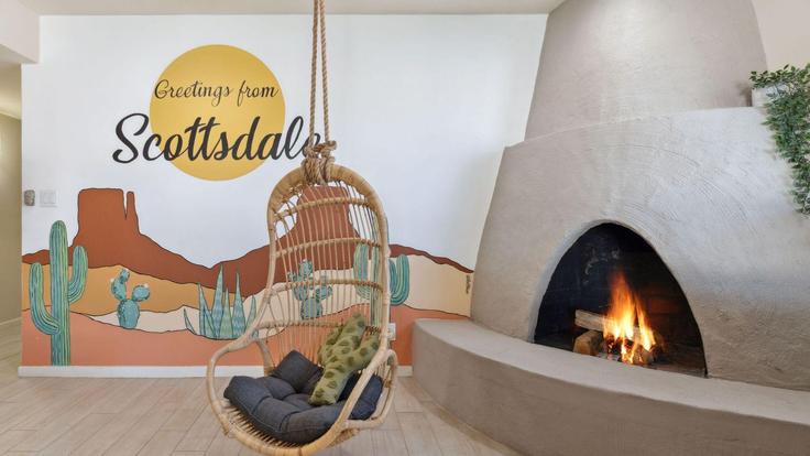 Scottsdale, Scottsdale에 위치한 Building North 68th Place - avantstay - 1404657 유닛의 세련된 인테리어가 돋보이는 거실 Scottsdale, Scottsdale에 위치한 Building North 68th Place - avantstay - 1404657 유닛의 세련된 인테리어가 돋보이는 거실