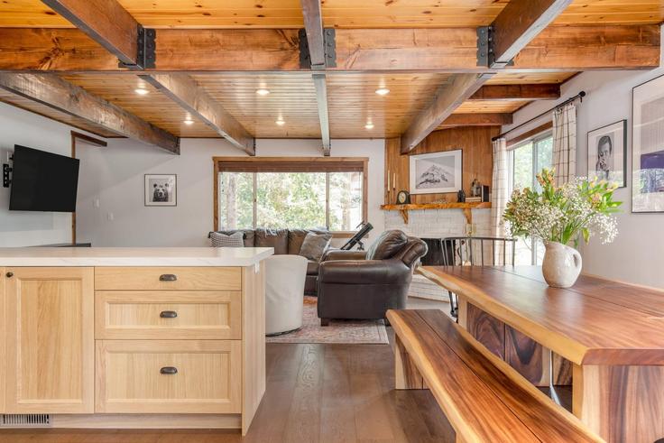 Building Avalon Road - avantstay - 1027699 - LAX adresindeki bir dairede modern mobilyalarla zarif bir şekilde tasarlanmış oturma odası Big Bear Lake, Big Bear Lake