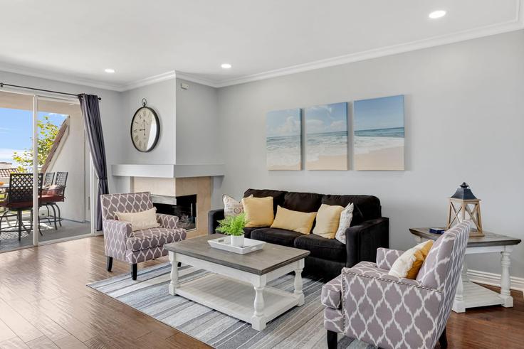 Elegant gestaltetes Wohnzimmer mit moderner Einrichtung in einer Wohnung im Building Los Cabos - avantstay - 1038348 - LAX in Dana Point, Dana Point Elegant gestaltetes Wohnzimmer mit moderner Einrichtung in einer Wohnung im Building Los Cabos - avantstay - 1038348 - LAX in Dana Point, Dana Point