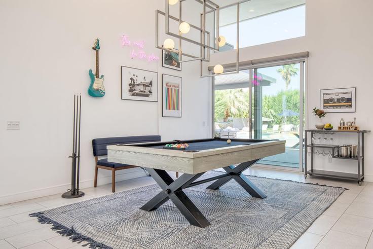 Elegant gestaltetes Wohnzimmer mit moderner Einrichtung in einer Wohnung im Building Evangeline Way - avantstay - 1028040 - LAX in La Quinta, La Quinta Elegant gestaltetes Wohnzimmer mit moderner Einrichtung in einer Wohnung im Building Evangeline Way - avantstay - 1028040 - LAX in La Quinta, La Quinta