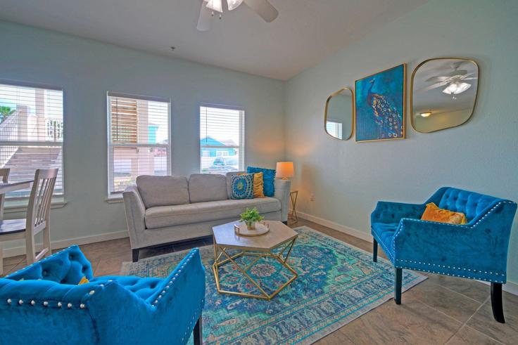Salle de séjour élégante avec mobilier moderne dans un appartement à Building South Station Street - avantstay - 1225126 à Port Aransas, Port Aransas Salle de séjour élégante avec mobilier moderne dans un appartement à Building South Station Street - avantstay - 1225126 à Port Aransas, Port Aransas
