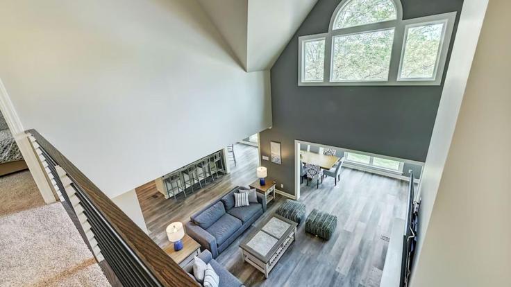 Building Asbury Circle - avantstay - 1027270 - USA adresindeki bir dairede modern mobilyalarla zarif bir şekilde tasarlanmış oturma odası Lake Norman of Iredell, Lake Norman of Iredell Building Asbury Circle - avantstay - 1027270 - USA adresindeki bir dairede modern mobilyalarla zarif bir şekilde tasarlanmış oturma odası Lake Norman of Iredell, Lake Norman of Iredell