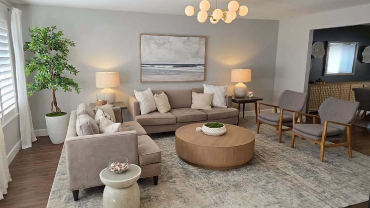 Mission Viejo, Mission Viejo에 위치한 Building Cordero Lane - avantstay - 1399955 유닛의 세련된 인테리어가 돋보이는 거실 Mission Viejo, Mission Viejo에 위치한 Building Cordero Lane - avantstay - 1399955 유닛의 세련된 인테리어가 돋보이는 거실