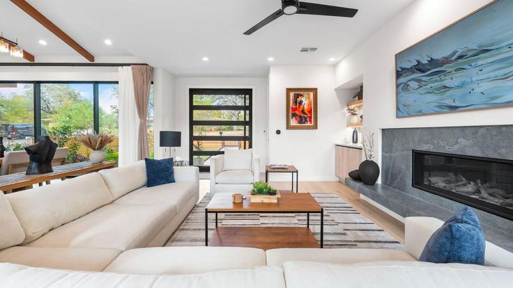 Building Mariposa Drive - avantstay - 1396931 adresindeki bir dairede modern mobilyalarla zarif bir şekilde tasarlanmış oturma odası Austin, Austin Building Mariposa Drive - avantstay - 1396931 adresindeki bir dairede modern mobilyalarla zarif bir şekilde tasarlanmış oturma odası Austin, Austin