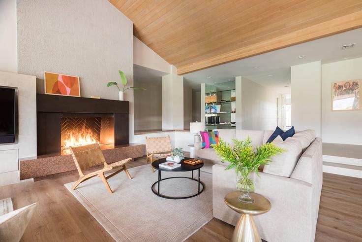 Elegante sala de estar con mobiliario moderno en un apartamento en Building Pebble Beach - avantstay - 1027868 - LAX en La Quinta, La Quinta Elegante sala de estar con mobiliario moderno en un apartamento en Building Pebble Beach - avantstay - 1027868 - LAX en La Quinta, La Quinta