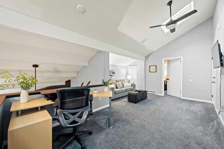 Elegant gestaltetes Wohnzimmer mit moderner Einrichtung in einer Wohnung im Building Lipuma Drive - avantstay - 1253790 - USA in Lake Harmony, Lake Harmony Elegant gestaltetes Wohnzimmer mit moderner Einrichtung in einer Wohnung im Building Lipuma Drive - avantstay - 1253790 - USA in Lake Harmony, Lake Harmony