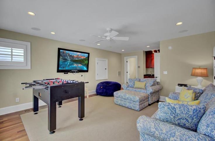 Building 57th Avenue - avantstay - 1027650 - USA adresindeki bir dairede modern mobilyalarla zarif bir şekilde tasarlanmış oturma odası Isle of Palms, Isle of Palms Building 57th Avenue - avantstay - 1027650 - USA adresindeki bir dairede modern mobilyalarla zarif bir şekilde tasarlanmış oturma odası Isle of Palms, Isle of Palms