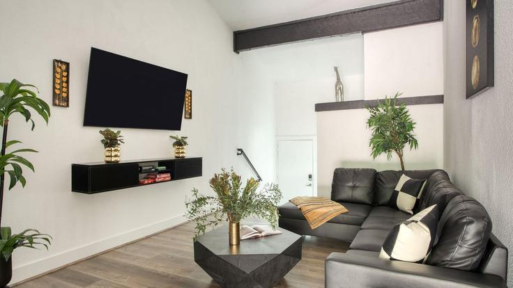 Building Fairlawn Lane - avantstay - 1396960 adresindeki bir dairede modern mobilyalarla zarif bir şekilde tasarlanmış oturma odası Austin, Austin Building Fairlawn Lane - avantstay - 1396960 adresindeki bir dairede modern mobilyalarla zarif bir şekilde tasarlanmış oturma odası Austin, Austin