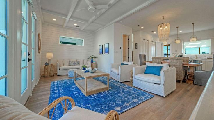 Port Aransas, Port Aransas에 위치한 Building Texas 361 - avantstay - 1404613 유닛의 세련된 인테리어가 돋보이는 거실