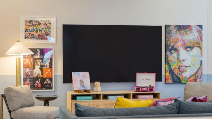 Building Jefferson Street - avantstay - 1026939 - BNA adresindeki bir dairede modern mobilyalarla zarif bir şekilde tasarlanmış oturma odası Nashville, Nashville