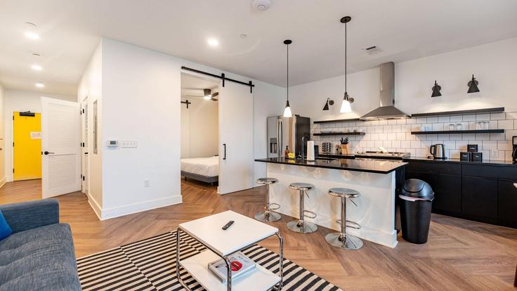 Nashville, Nashville 소재 Building S 1st St - avantstay - 1031392 - BNA 유닛에 마련된, 현대적인 가구로 꾸며진 우아한 디자인의 거실