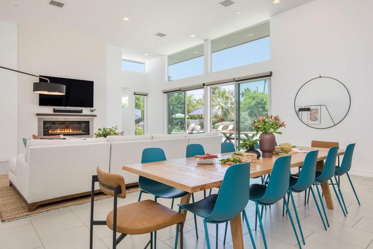 Elegant gestaltetes Wohnzimmer mit moderner Einrichtung in einer Wohnung im Building Evangeline Way - avantstay - 1028175 - LAX in La Quinta, La Quinta Elegant gestaltetes Wohnzimmer mit moderner Einrichtung in einer Wohnung im Building Evangeline Way - avantstay - 1028175 - LAX in La Quinta, La Quinta