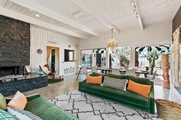 Building South Grenfall Road - avantstay - 1027872 - LAX adresindeki bir dairede modern mobilyalarla zarif bir şekilde tasarlanmış oturma odası Palm Springs, Palm Springs Building South Grenfall Road - avantstay - 1027872 - LAX adresindeki bir dairede modern mobilyalarla zarif bir şekilde tasarlanmış oturma odası Palm Springs, Palm Springs