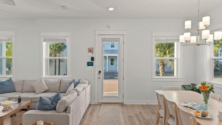 Salle de séjour élégante avec mobilier moderne dans un appartement à Building Serene Way - avantstay - 1592218 à Santa Rosa Beach, Santa Rosa Beach Salle de séjour élégante avec mobilier moderne dans un appartement à Building Serene Way - avantstay - 1592218 à Santa Rosa Beach, Santa Rosa Beach
