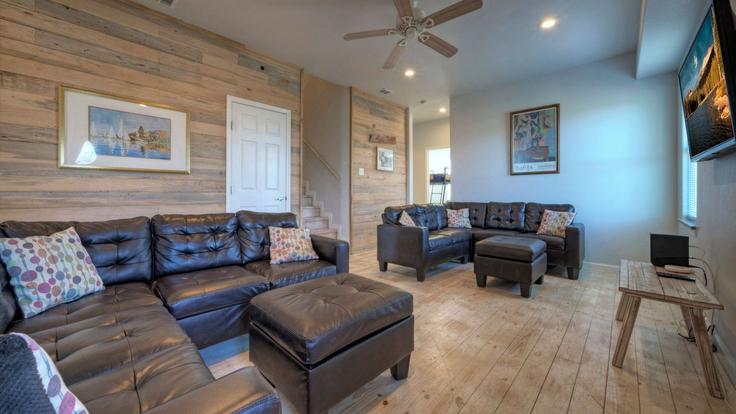 Corpus Christi Corpus ChristiのBuilding Laguna Village Drive - avantstay - 1038421 - USAのアパートメントにある、モダンな家具を備えたエレガントなデザインのリビングルーム Corpus Christi Corpus ChristiのBuilding Laguna Village Drive - avantstay - 1038421 - USAのアパートメントにある、モダンな家具を備えたエレガントなデザインのリビングルーム