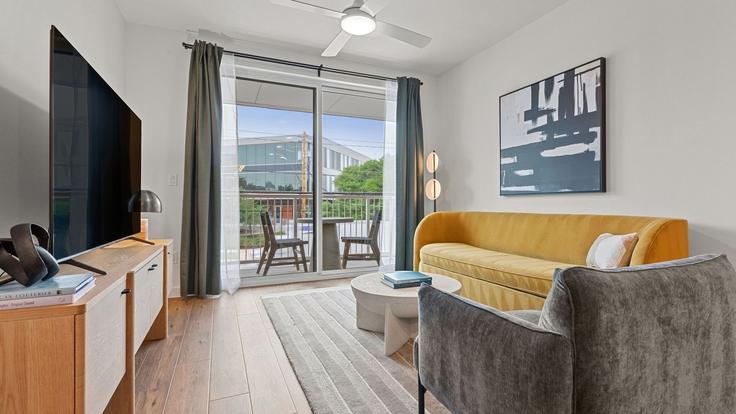 Elegant gestaltetes Wohnzimmer mit moderner Einrichtung in einer Wohnung im Building Menchaca Road - avantstay - 1396896 in Austin, Austin Elegant gestaltetes Wohnzimmer mit moderner Einrichtung in einer Wohnung im Building Menchaca Road - avantstay - 1396896 in Austin, Austin